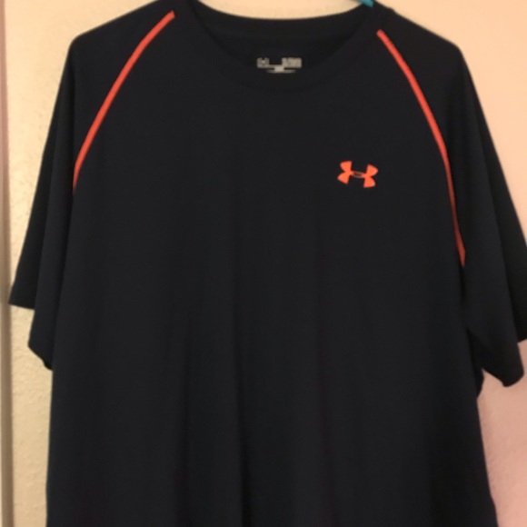 Under Armour. Loose Fit. Heat Gear Shirt. Size XL - Picture 4 of 6